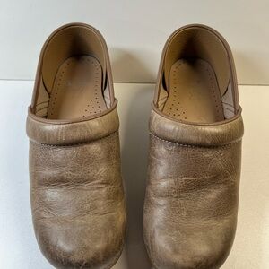 COPY - Dansko clogs, size 39 US8.5-9